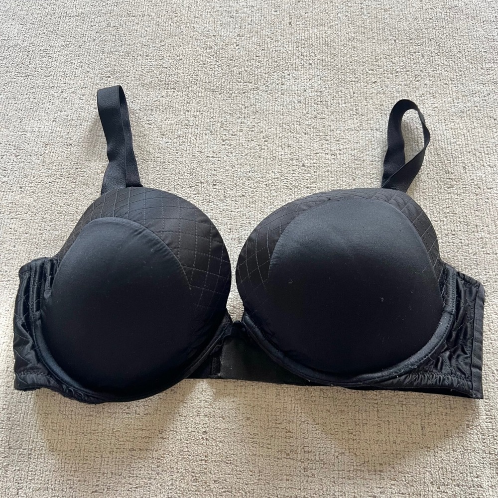 Victoria's Secret Very Sexy Quilted Push-Up Bra Black 36D Underwire Padded